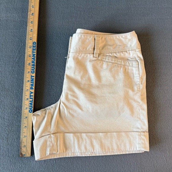 White House Black Market Stylish Tan Women's Shorts size 6 cotton spandex - Picture 3 of 9